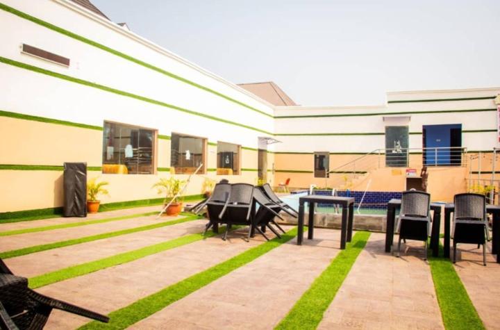Hotel D Ritz Owode Ede Bagian luar foto
